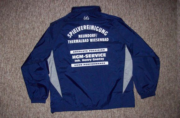 Rckseite: HGM-Regenjacke